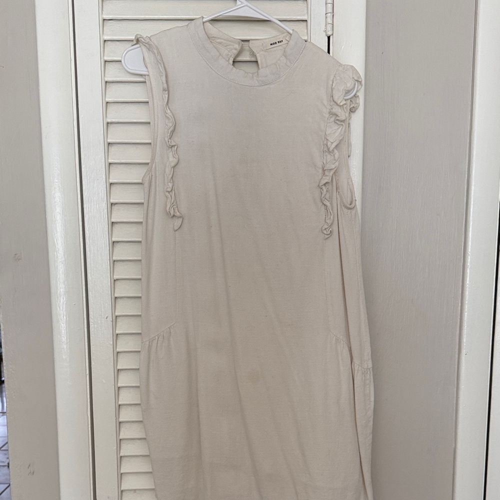 Mod Ref Sleeveless Ruffle-Trim Shift Dress in Cream